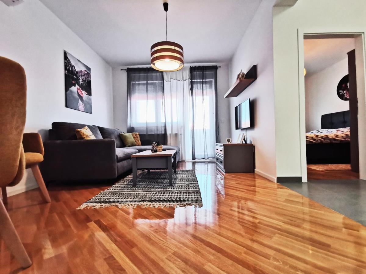Apartman Angel โอซีเยก ภายนอก รูปภาพ