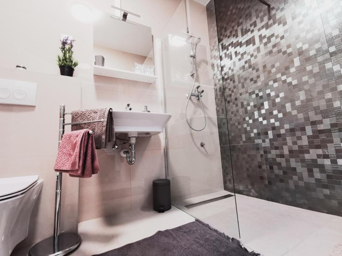 Apartman Angel โอซีเยก ภายนอก รูปภาพ